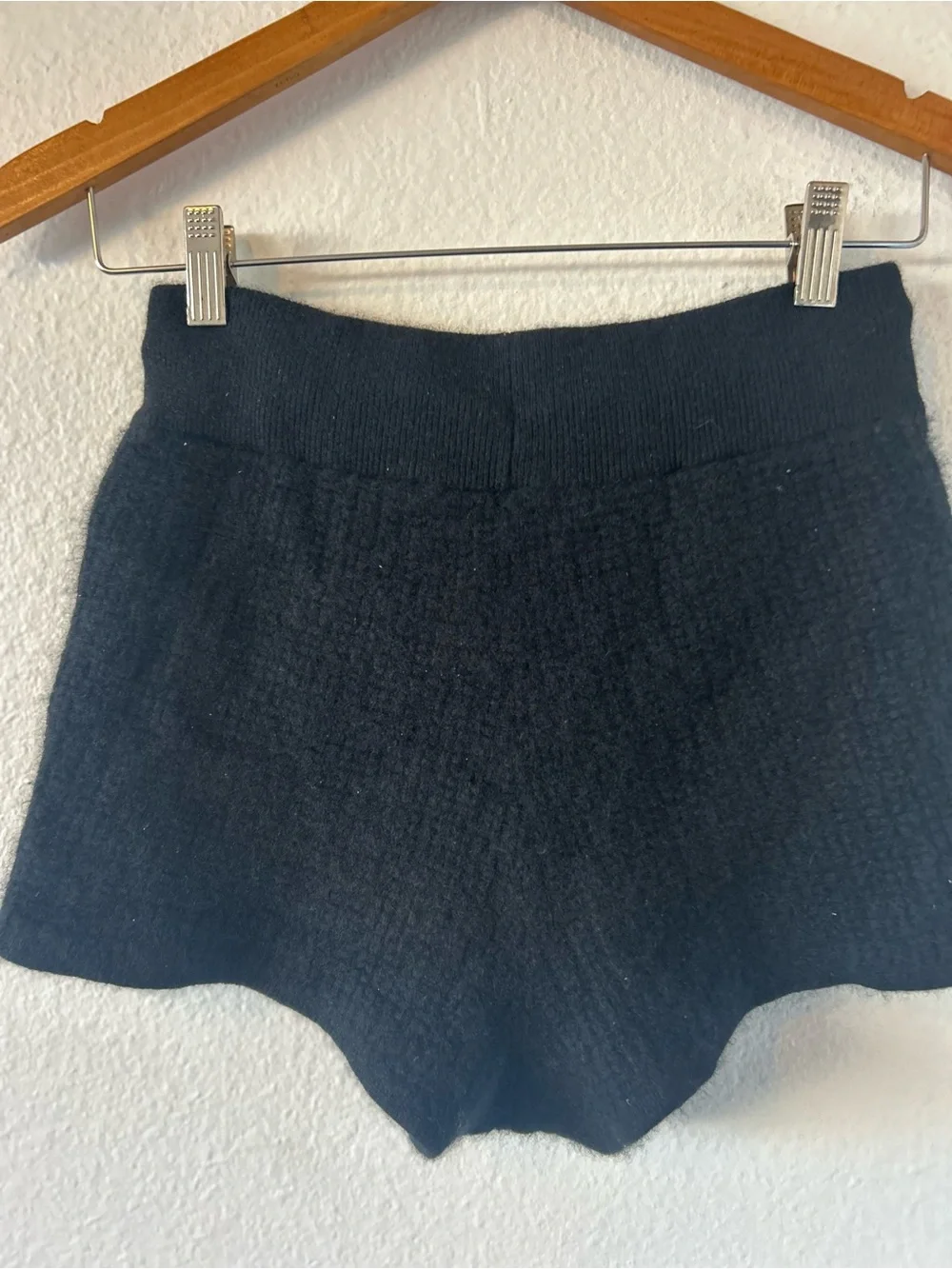 Alo Cashmere High Waist Plush Waffle Shorts in Black Size XS